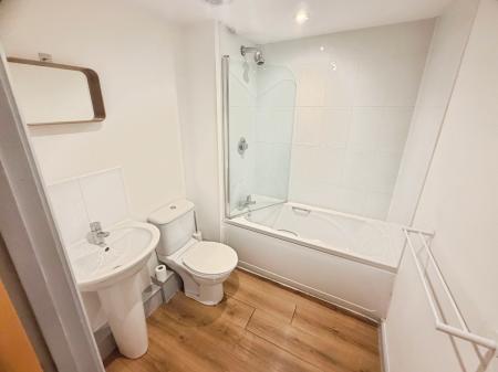 2 bedroom Flat to let in 1c Elmira Way, Salford, M5