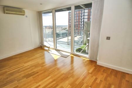2 bedroom Flat to let in The Quays, Salford Quays, Salford, M50