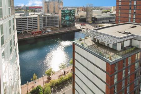 2 bedroom Flat to let in The Quays, Salford Quays, Salford, M50