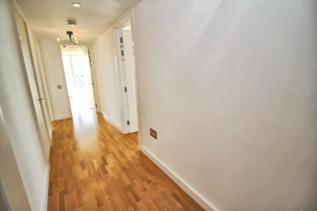 2 bedroom Flat to let in The Quays, Salford Quays, Salford, M50