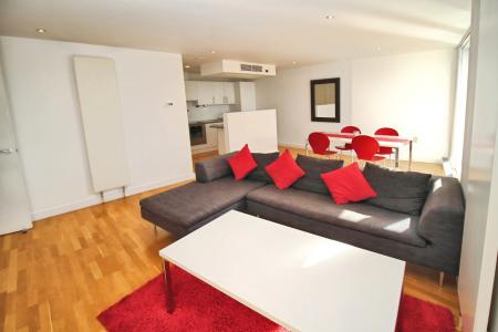 2 bedroom Flat to let in The Quays, Salford Quays, Salford, M50