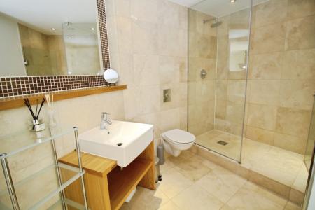 2 bedroom Flat to let in The Quays, Salford Quays, Salford, M50