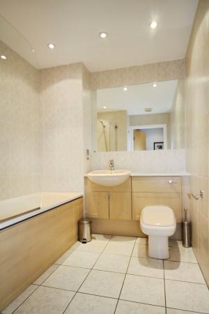 2 bedroom Flat to let in Imperial Point, Salford Quays, Salford, M50