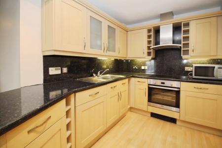 2 bedroom Flat to let in Imperial Point, Salford Quays, Salford, M50
