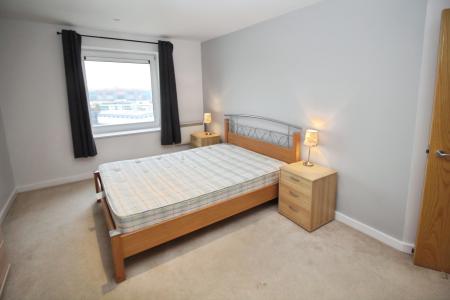 2 bedroom Flat to let in Imperial Point, Salford Quays, Salford, M50