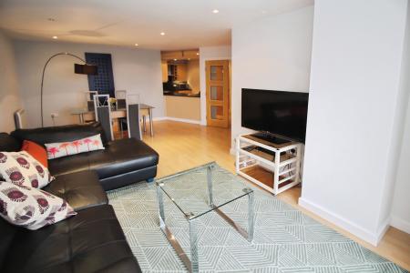 2 bedroom Flat to let in Imperial Point, Salford Quays, Salford, M50