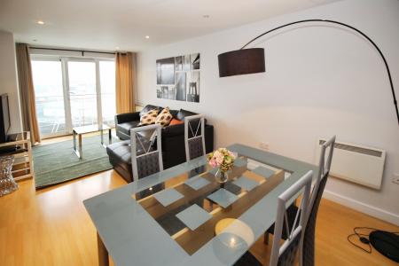 2 bedroom Flat to let in Imperial Point, Salford Quays, Salford, M50