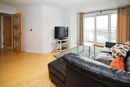 2 bedroom Flat to let in Imperial Point, Salford Quays, Salford, M50