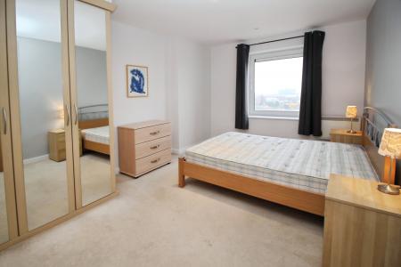 2 bedroom Flat to let in Imperial Point, Salford Quays, Salford, M50