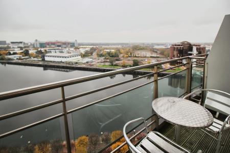 2 bedroom Flat to let in Imperial Point, Salford Quays, Salford, M50