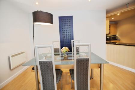 2 bedroom Flat to let in Imperial Point, Salford Quays, Salford, M50
