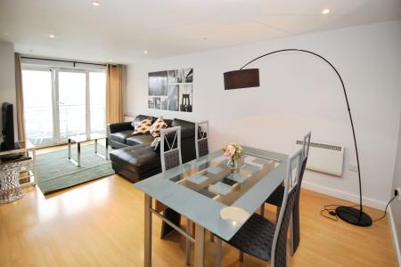 2 bedroom Flat to let in Imperial Point, Salford Quays, Salford, M50