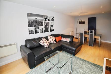 2 bedroom Flat to let in Imperial Point, Salford Quays, Salford, M50