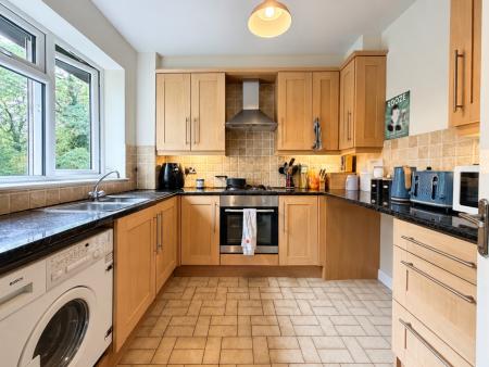 2 bedroom Flat for sale in Woodbourne Road, Sale, M33