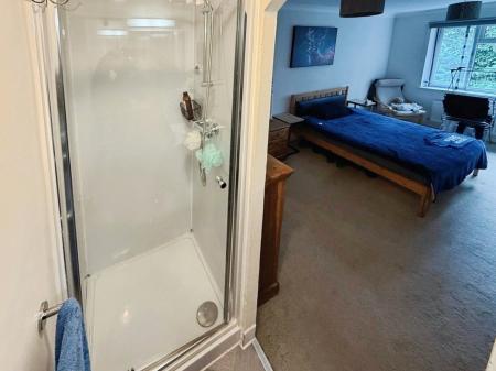2 bedroom Flat for sale in Woodbourne Road, Sale, M33