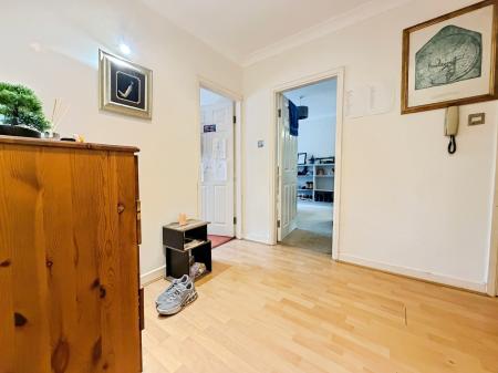 2 bedroom Flat for sale in Woodbourne Road, Sale, M33