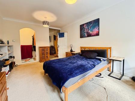 2 bedroom Flat for sale in Woodbourne Road, Sale, M33