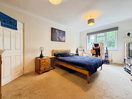 2 bedroom Flat for sale in Woodbourne Road, Sale, M33