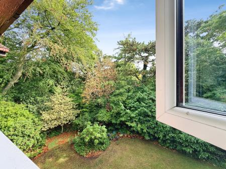 2 bedroom Flat for sale in Woodbourne Road, Sale, M33