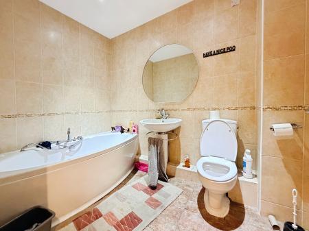 2 bedroom Flat for sale in Woodbourne Road, Sale, M33