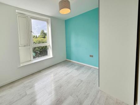 3 bedroom Flat to let in Elisabeth Gardens, Reddish, Stockport, SK5