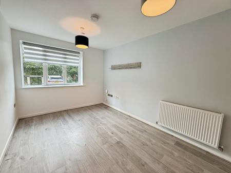3 bedroom Flat to let in Elisabeth Gardens, Reddish, Stockport, SK5