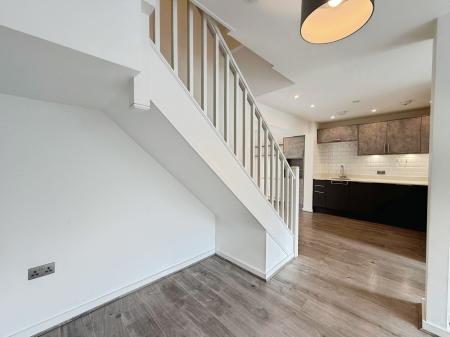 3 bedroom Flat to let in Elisabeth Gardens, Reddish, Stockport, SK5