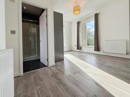 3 bedroom Flat to let in Elisabeth Gardens, Reddish, Stockport, SK5