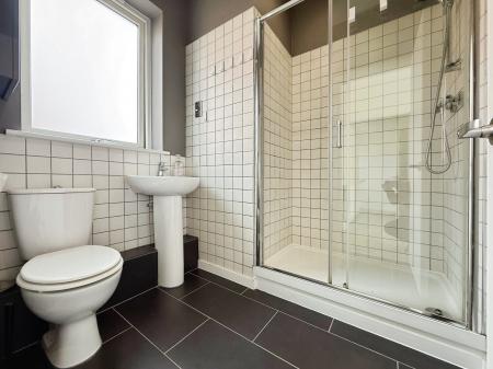 3 bedroom Flat to let in Elisabeth Gardens, Reddish, Stockport, SK5