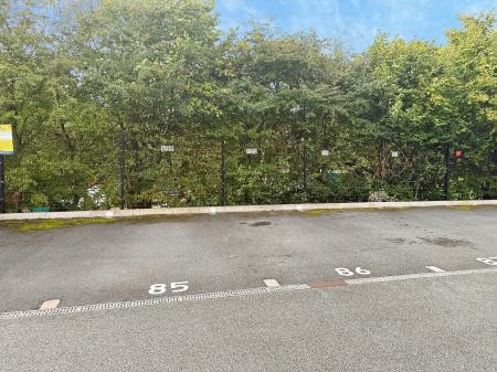 3 bedroom Flat to let in Elisabeth Gardens, Reddish, Stockport, SK5