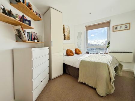 2 bedroom Flat for sale in Sovereign Point, The Quays, M50