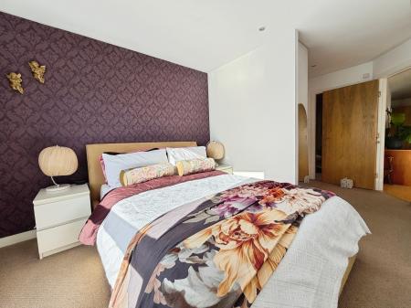 2 bedroom Flat for sale in Sovereign Point, The Quays, M50