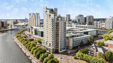 2 bedroom Flat for sale in Sovereign Point, The Quays, M50