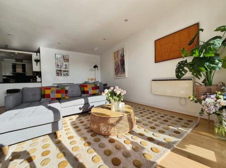 2 bedroom Flat for sale in Sovereign Point, The Quays, M50