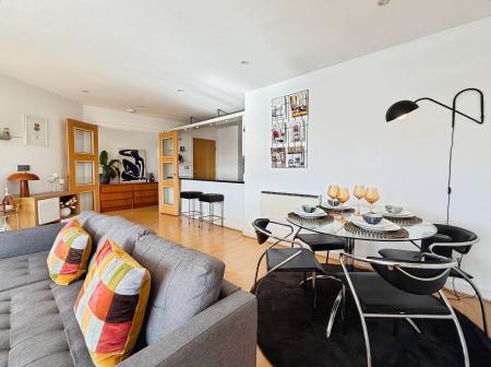 2 bedroom Flat for sale in Sovereign Point, The Quays, M50