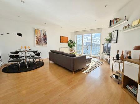 2 bedroom Flat for sale in Sovereign Point, The Quays, M50