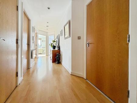 2 bedroom Flat for sale in Sovereign Point, The Quays, M50