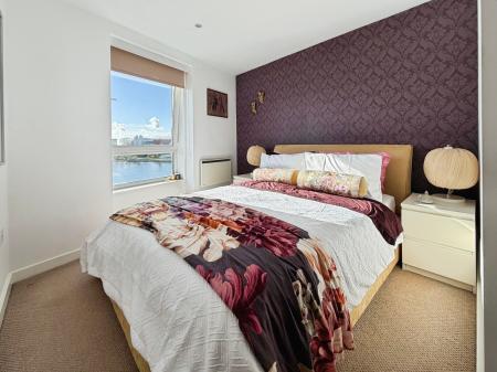 2 bedroom Flat for sale in Sovereign Point, The Quays, M50