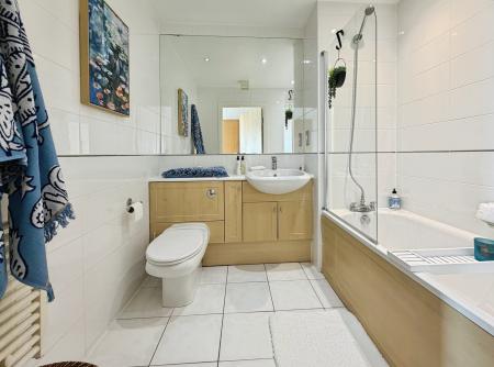 2 bedroom Flat for sale in Sovereign Point, The Quays, M50