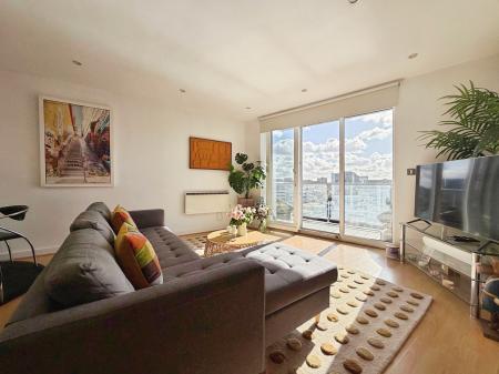 2 bedroom Flat for sale in Sovereign Point, The Quays, M50