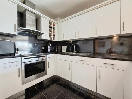 2 bedroom Flat for sale in Sovereign Point, The Quays, M50