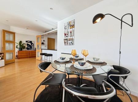 2 bedroom Flat for sale in Sovereign Point, The Quays, M50