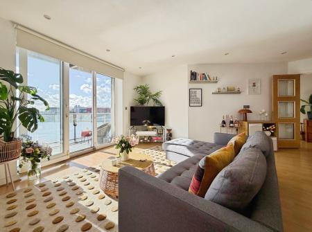 2 bedroom Flat for sale in Sovereign Point, The Quays, M50