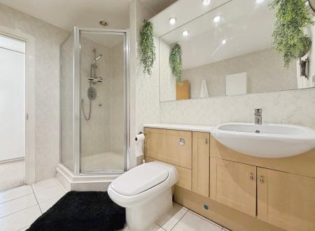 2 bedroom Flat for sale in Sovereign Point, The Quays, M50