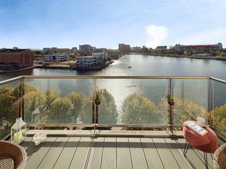 2 bedroom Flat for sale in Sovereign Point, The Quays, M50