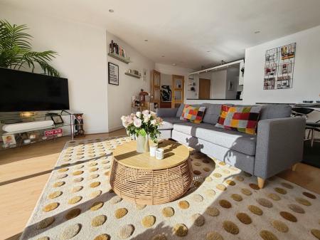 2 bedroom Flat for sale in Sovereign Point, The Quays, M50