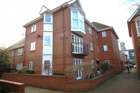 2 bedroom Flat to let in Winnipeg Quay, Salford Quays, Salford, M50