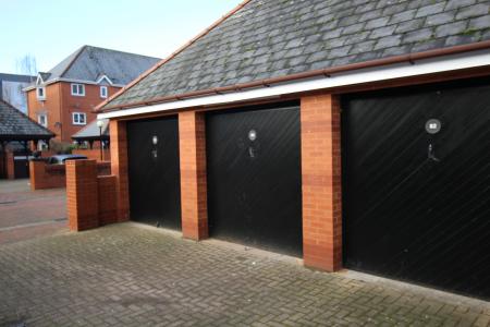 2 bedroom Flat to let in Winnipeg Quay, Salford Quays, Salford, M50