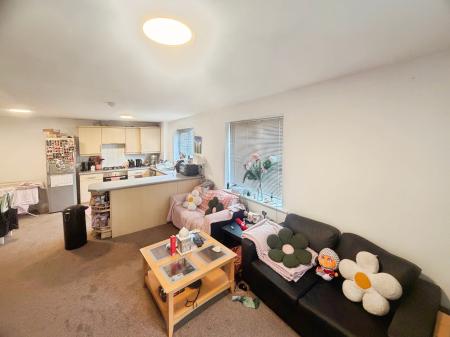 2 bedroom Flat to let in Newbold Walk, Manchester, M15