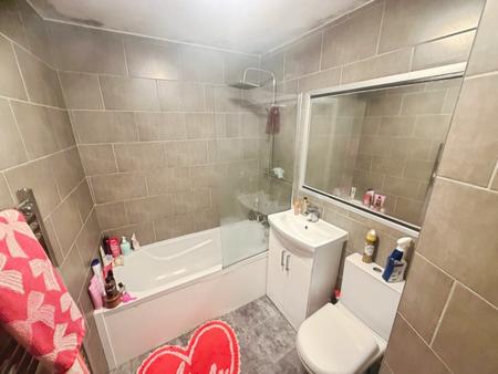 2 bedroom Flat to let in Newbold Walk, Manchester, M15